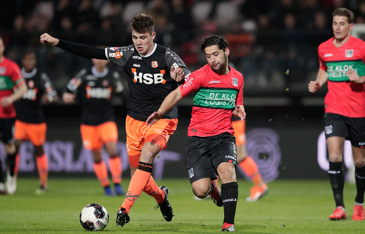 任正中锋角 任正中锋角