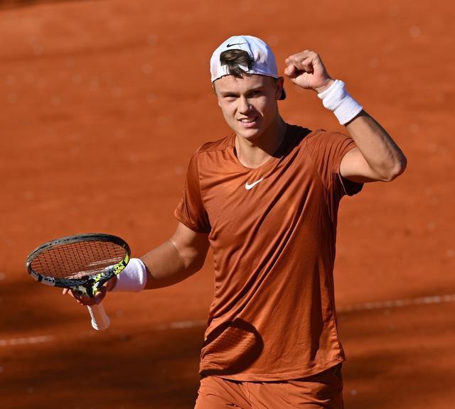 中场核心与 中场核心与