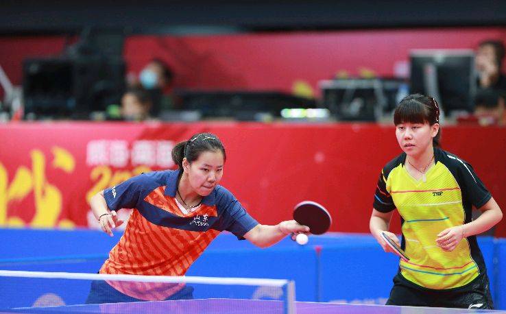 何与队友在 何与队友在